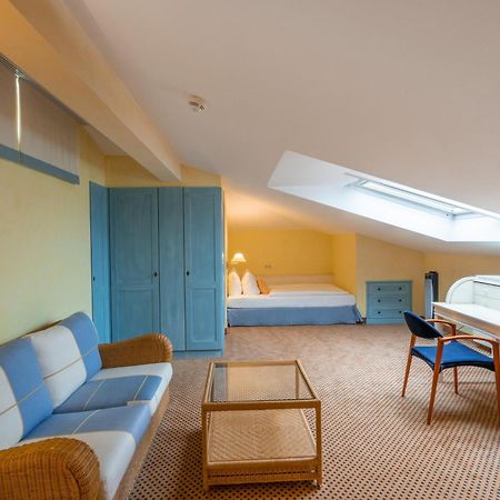 Grand Hotel 빈츠 외부 사진 A room at the hotel