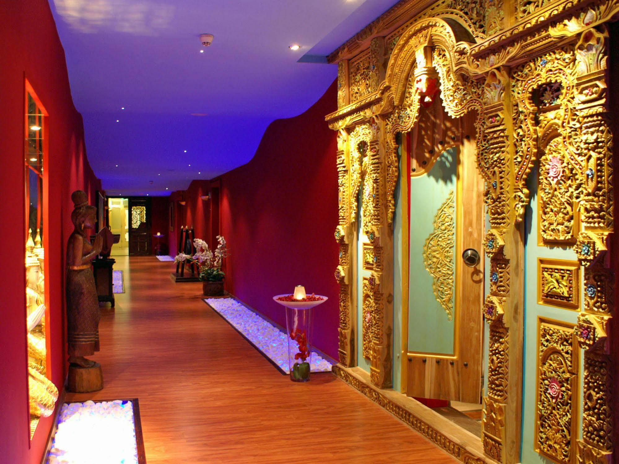 Grand Hotel 빈츠 외부 사진 Thai spa in Bangkok