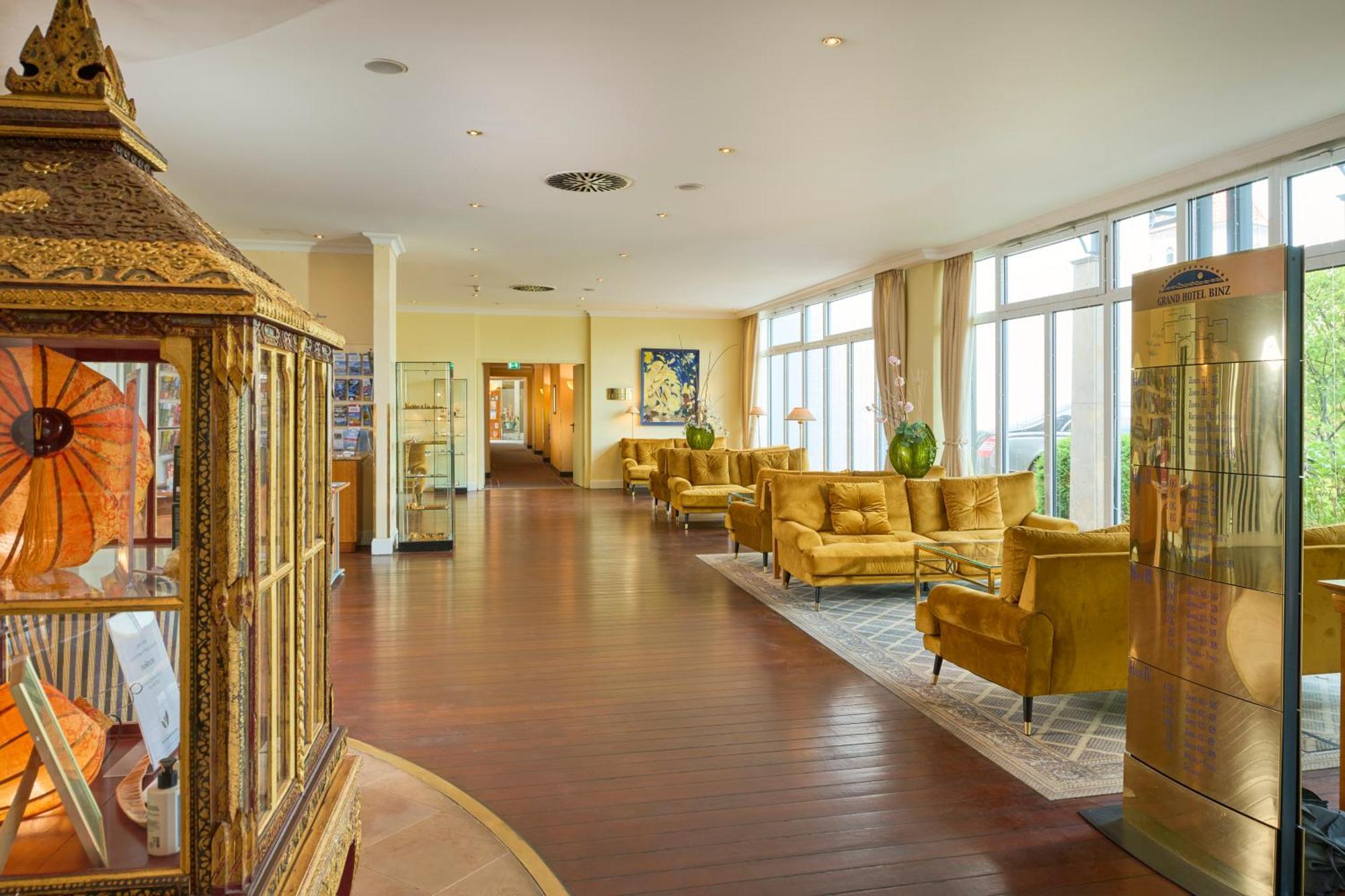 Grand Hotel 빈츠 외부 사진 The lounge at the airport