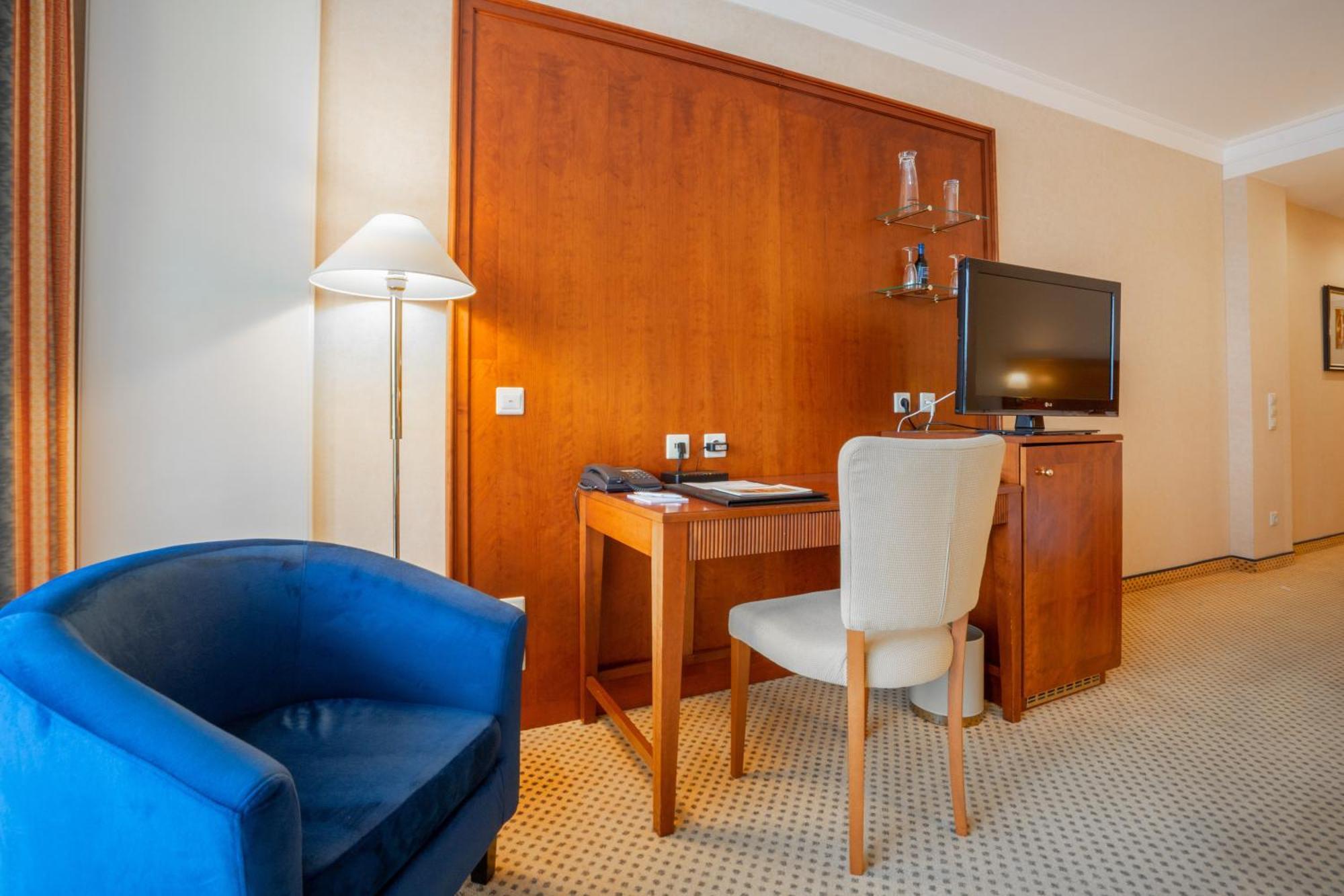 Grand Hotel 빈츠 외부 사진 A room at the hotel
