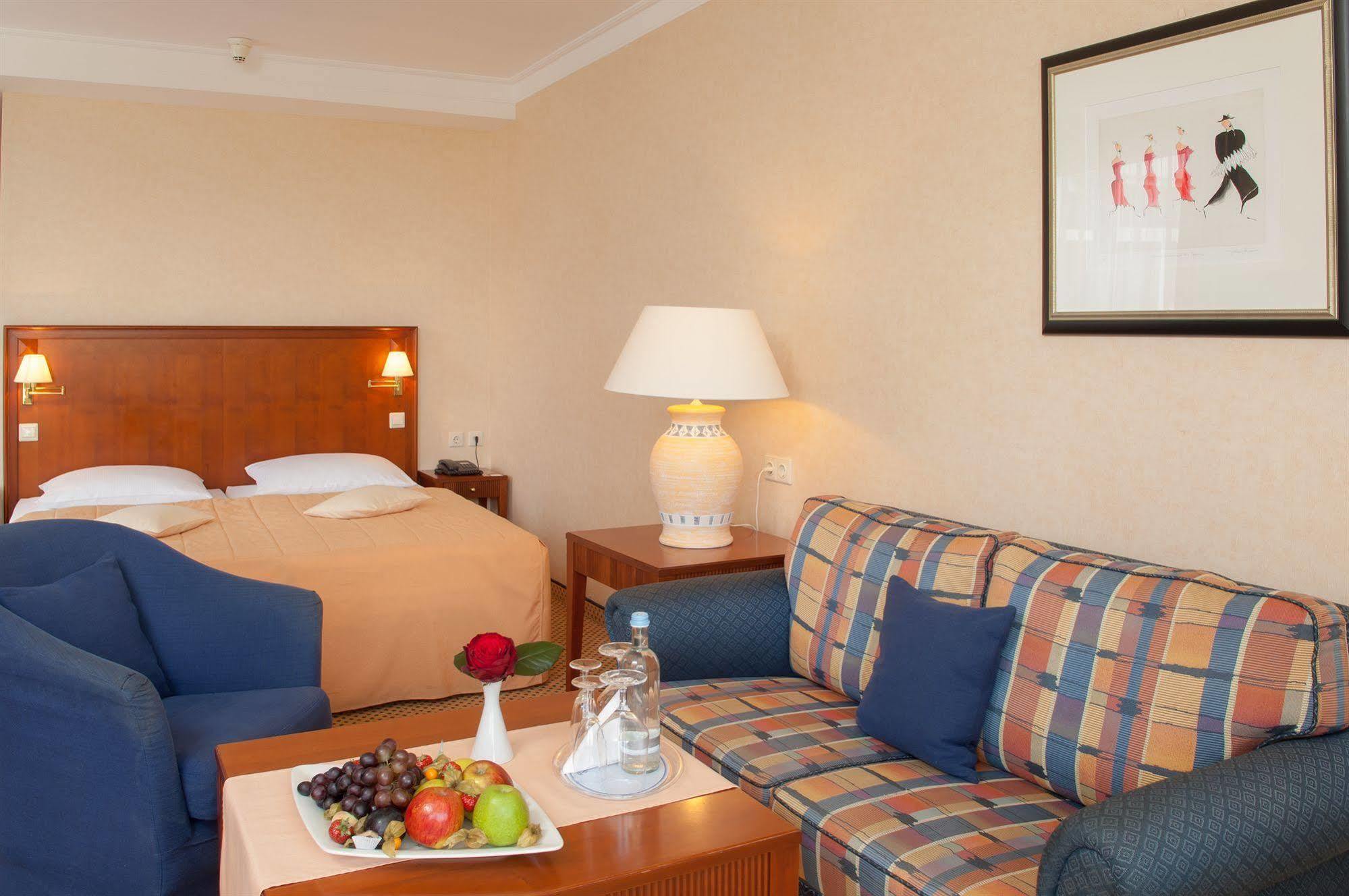 Grand Hotel 빈츠 외부 사진 A room at the hotel