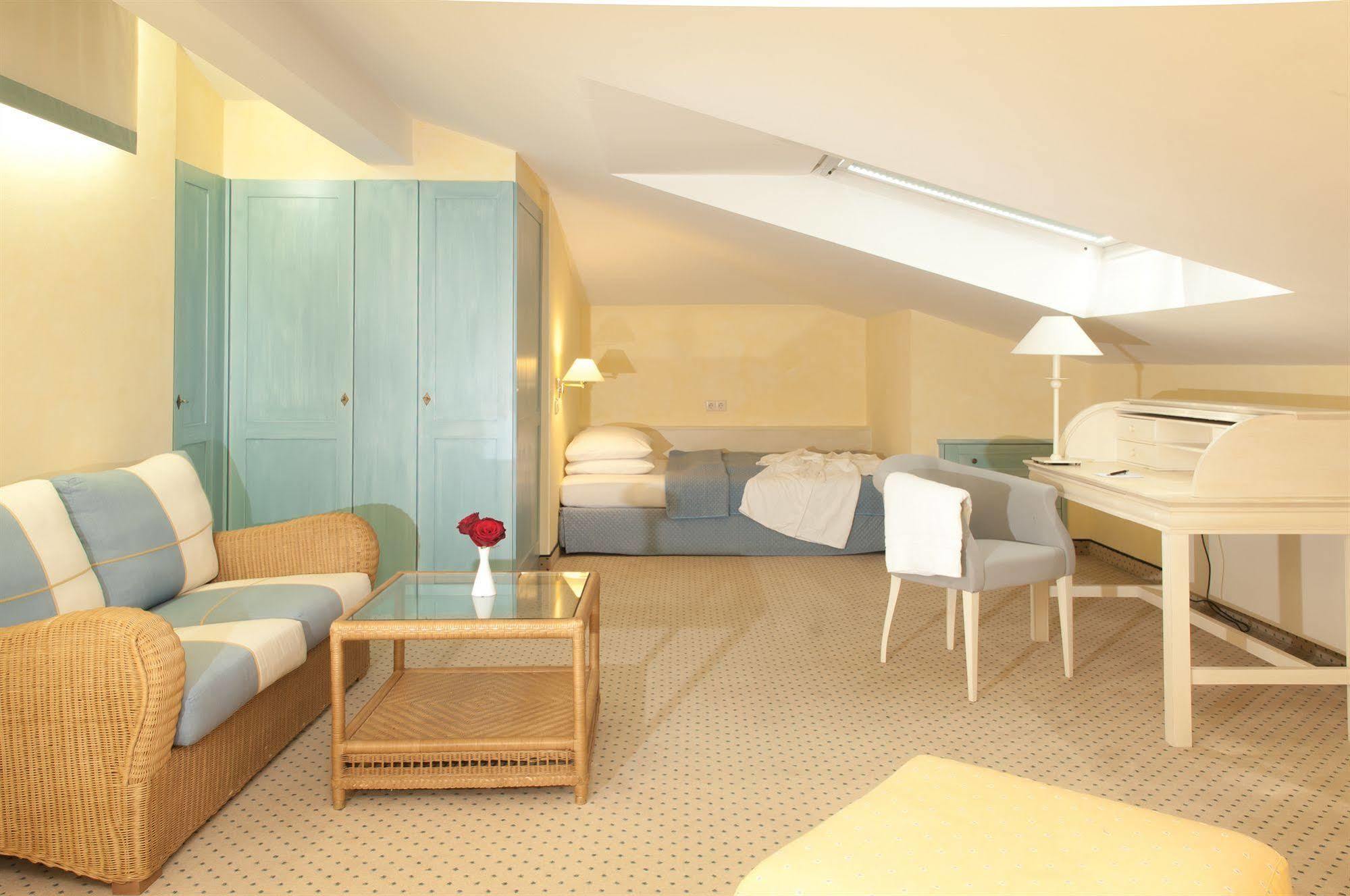Grand Hotel 빈츠 외부 사진 A typical room at the hotel