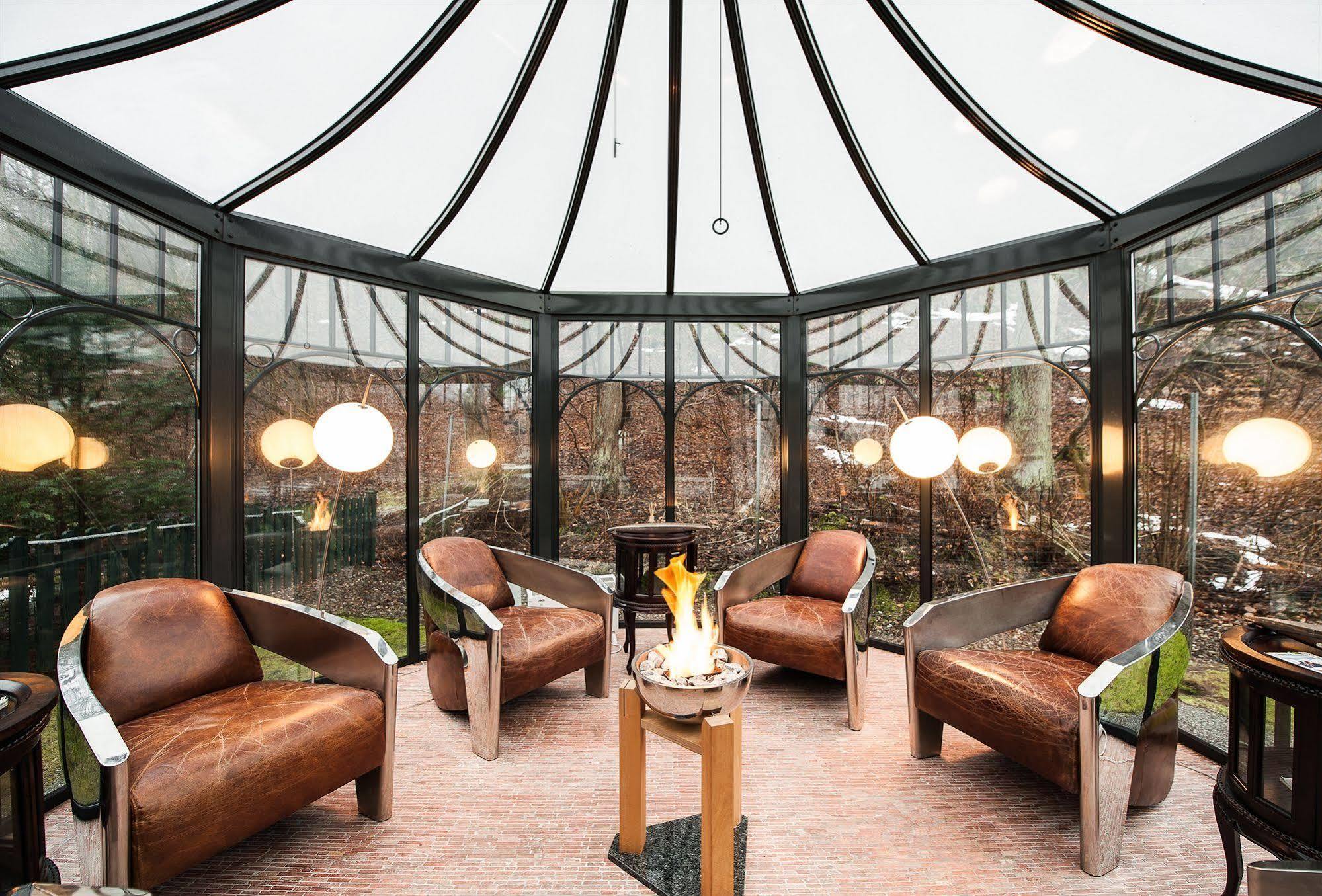 Grand Hotel 빈츠 외부 사진 The interior of the conservatory